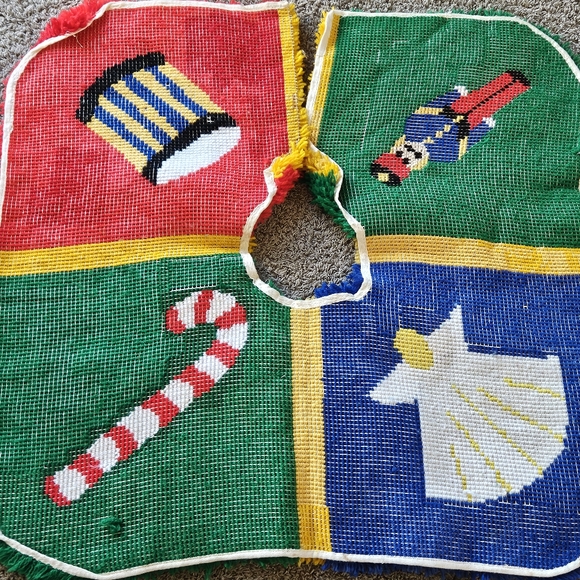HANDMADE LATCH HOOK CHRISTMAS TREE SKIRT 41"X41" VTG HOLIDAY DECOR RETRO - Picture 7 of 8